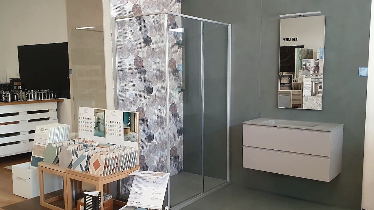 Esposizione gres porcellanato, mobili bagno e box doccia - Ker Ceramiche Modena