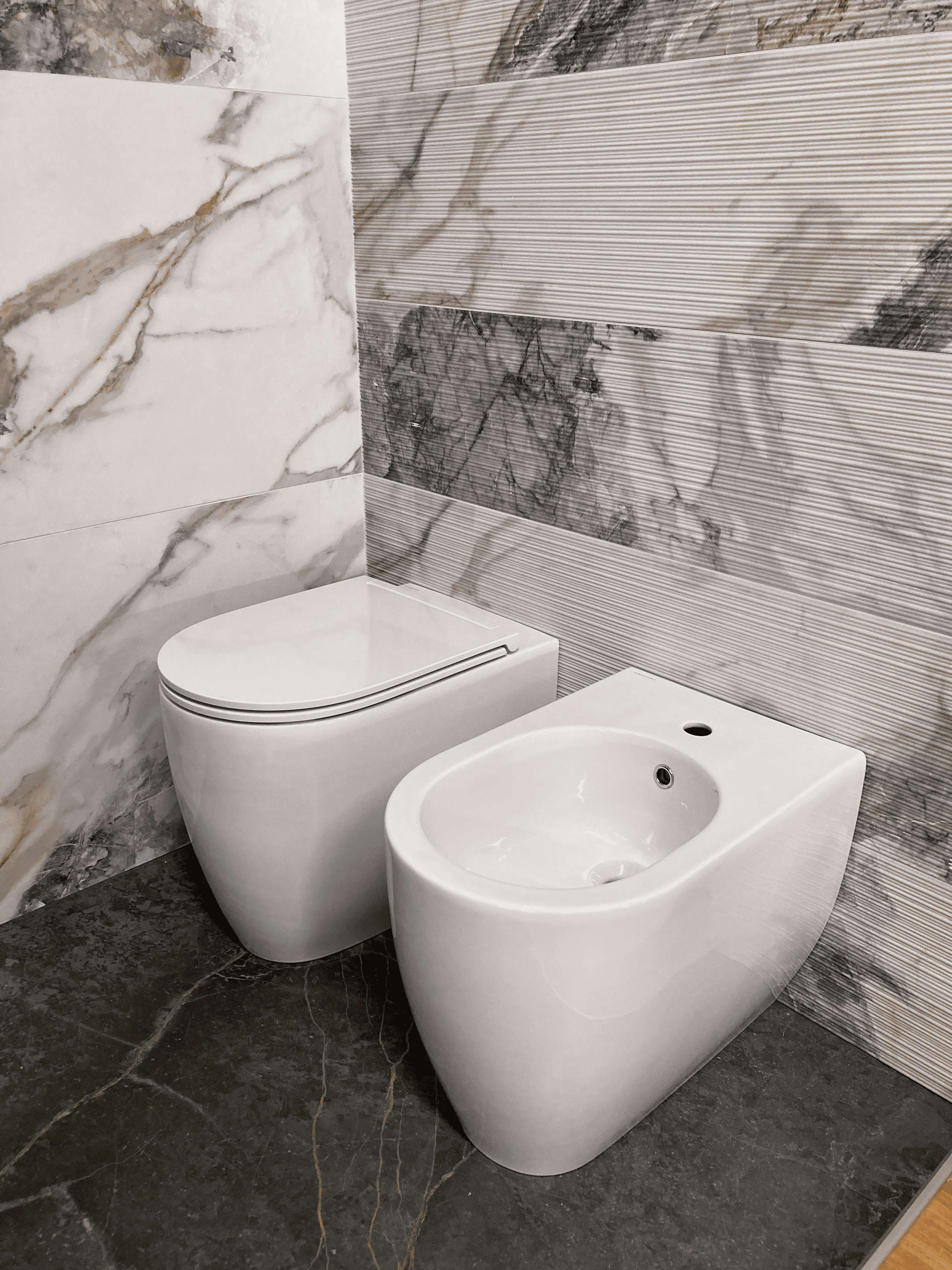 Gres porcellanato e sanitari - showroom Ker Ceramiche Modena