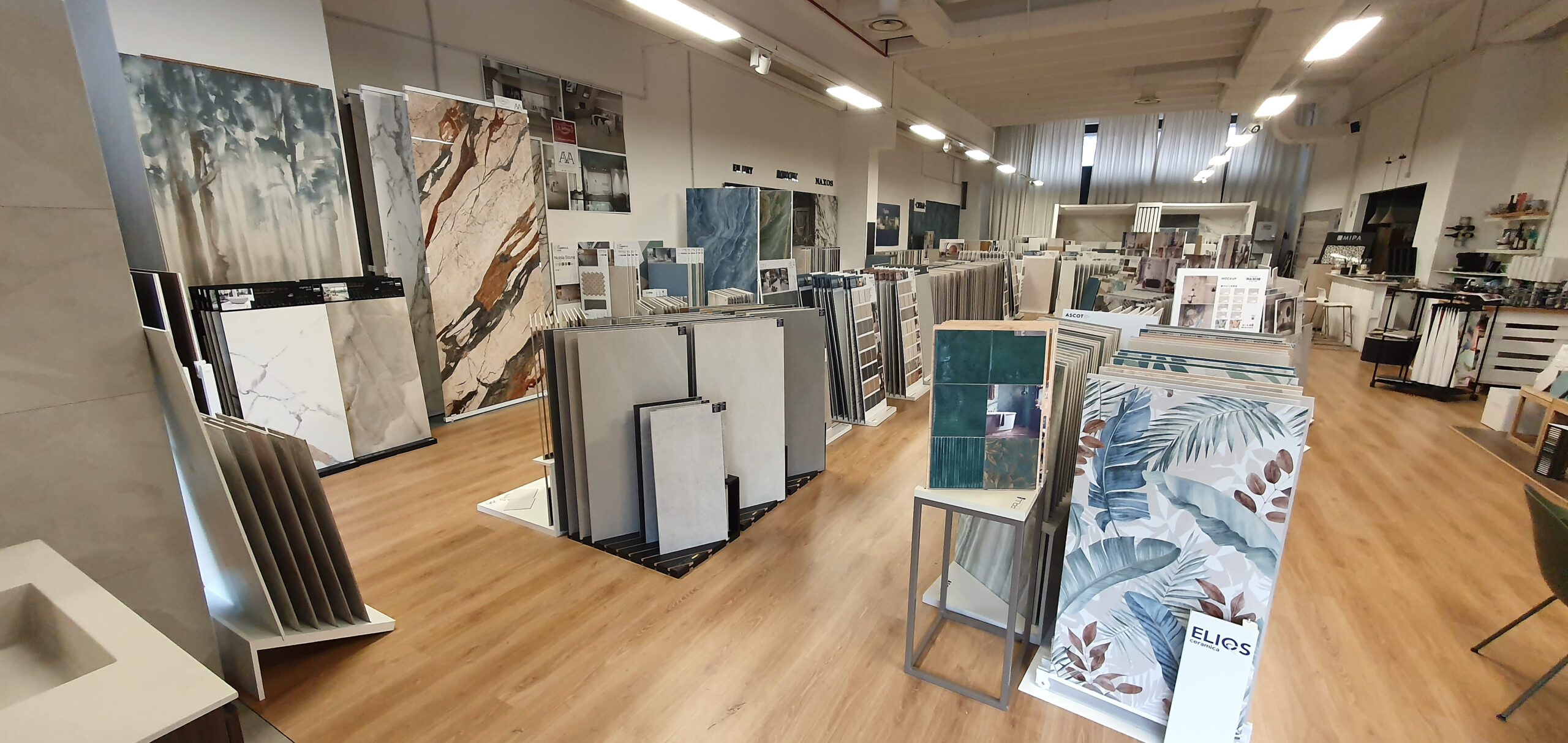 Lastre in gres porcellanato e mobili bagno - Ker Ceramiche Modena